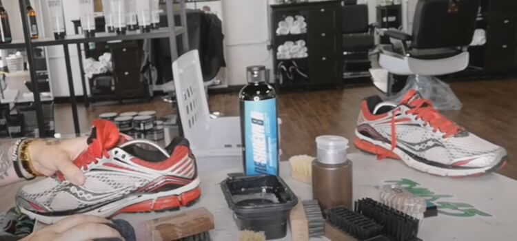 How to Wash Saucony Running Shoes